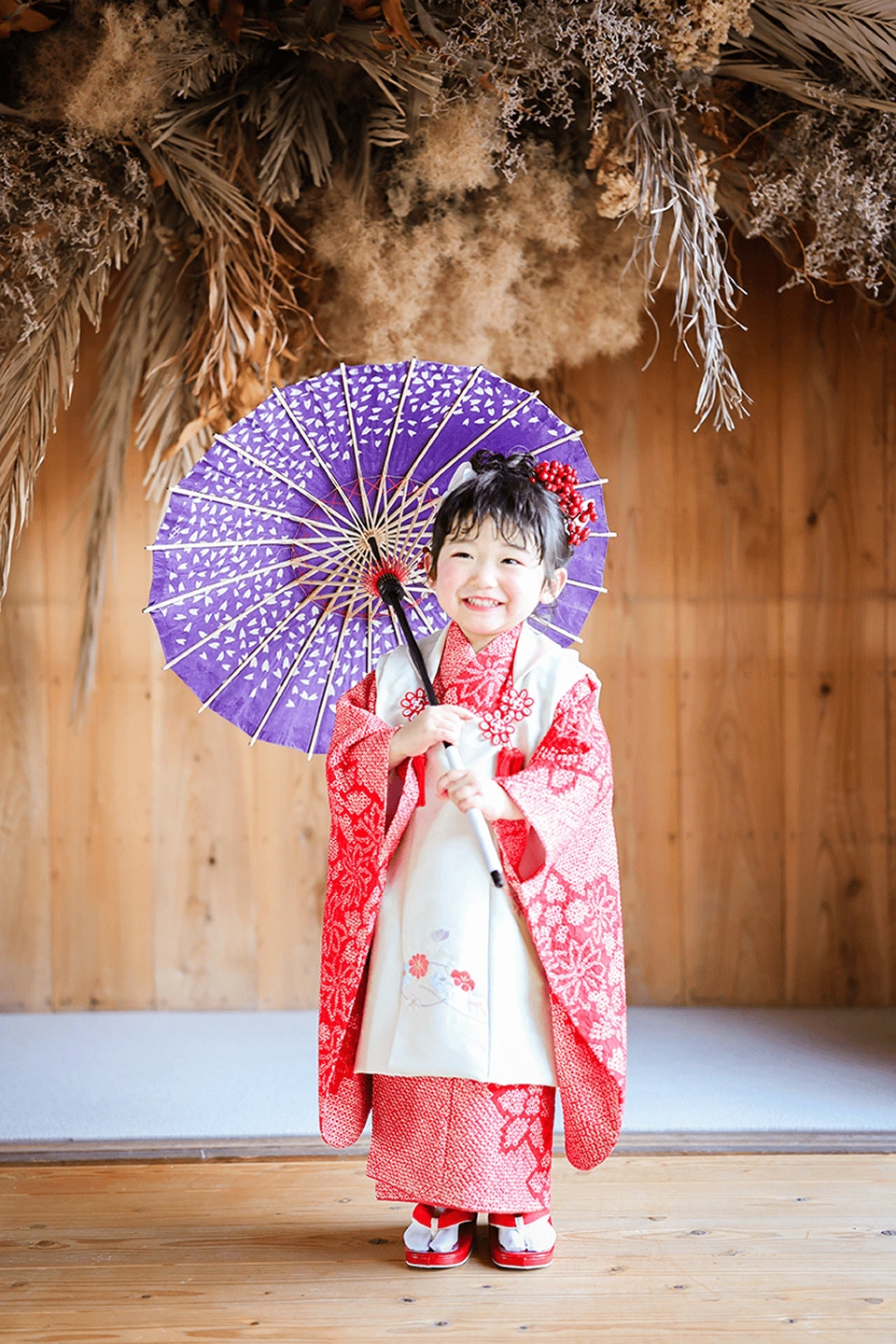 紫の和傘と被布姿の3歳女の子|ひとしずく特別限定衣装